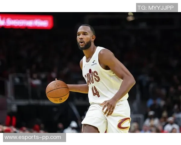 小莫布里首秀表现亮眼18分钟内贡献12分6板2助助力球队胜利