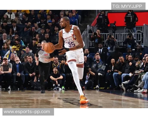 布克全能表现助力球队胜利14投7中贡献21分11助攻正负值高达21 布克全能表现助力球队胜利14投7中贡献21分11助攻正负值高达21