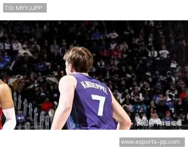 克尼佩尔第四节发力稍晚13投5中贡献14分4篮板3助攻三分球命中率不佳