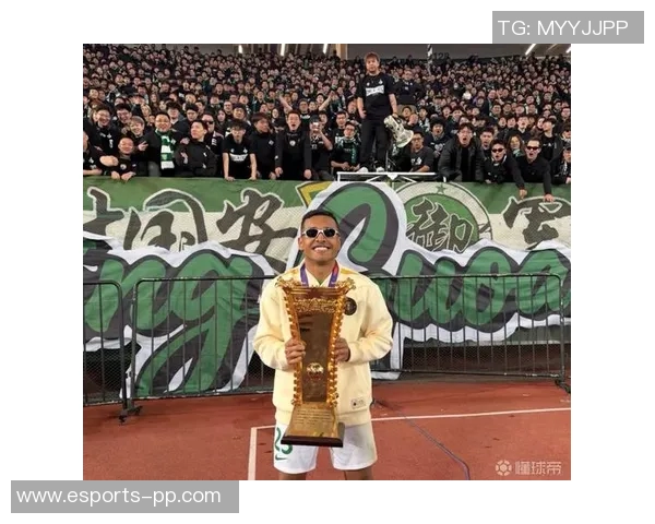 法比奥感慨足协杯夺冠时刻将永存荣耀归于上帝与团队的努力 法比奥感慨足协杯夺冠时刻将永存荣耀归于上帝与团队的努力