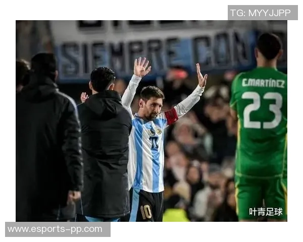 小贝与梅西合影留念为赛季画上完美句点难忘瞬间永存心间 小贝与梅西合影留念为赛季画上完美句点难忘瞬间永存心间