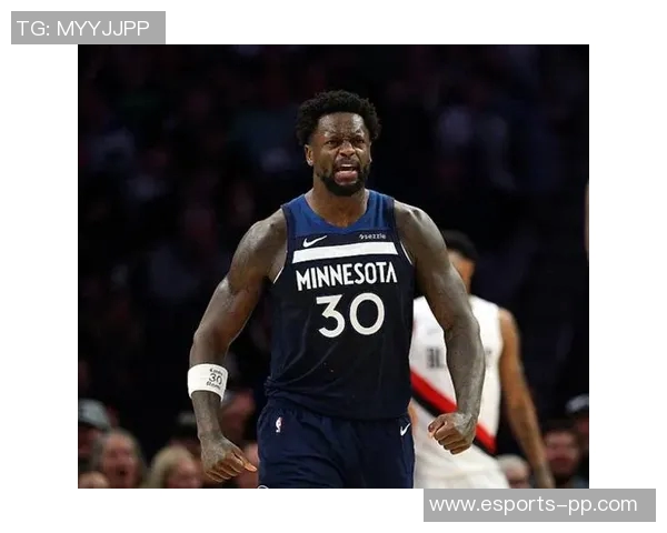 兰德尔第三节高效发力砍下17分助球队逆转局势展现领袖风范 兰德尔第三节高效发力砍下17分助球队逆转局势展现领袖风范