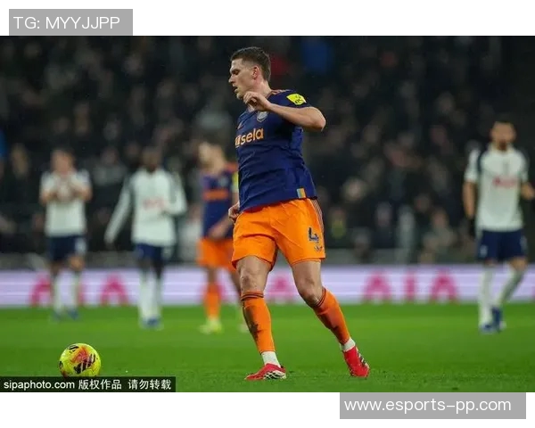 哈维西蒙斯对阵阿森纳失误频繁单场被断球创英超新纪录